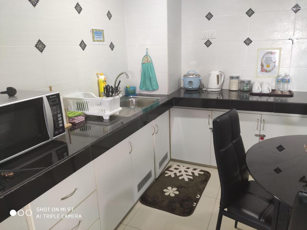 Dperdana -Dinies Pool,Wifi, Centre Of Kota Bharu, 4-5 Pax Apartment Exterior foto