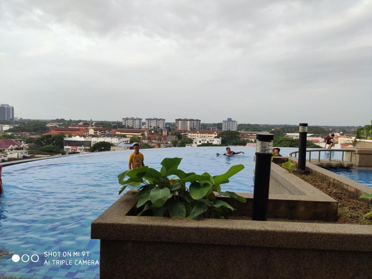 Dperdana -Dinies Pool,Wifi, Centre Of Kota Bharu, 4-5 Pax Apartment Exterior foto